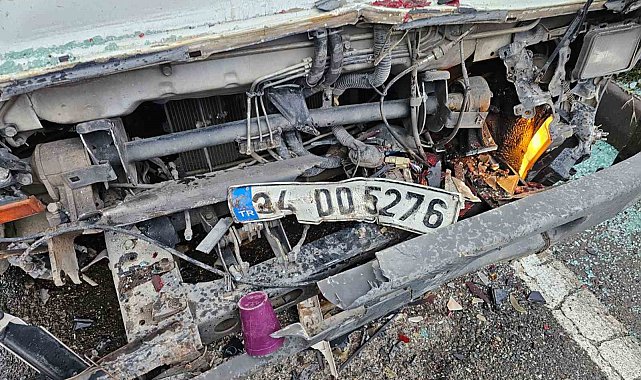 Batman'da kazada sıkışan sürücü itfaiye ekiplerince kurtarıldı
