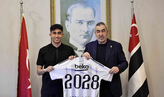 Beşiktaş, Arda Berk Özüarap ile profesyonel sözleşme imzaladı