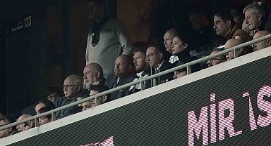 Beşiktaş'ın yeni transferi Joe Worrall, Trabzonspor maçını tribünden takip etti