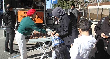 Beyşehir'de deprem felaketinin yıl dönümü dolayısıyla lokma dağıtıldı