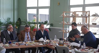 Bilecik Belediye Başkanı Mustafa Sadık Kaya, basın mensuplarıyla bir araya geldi