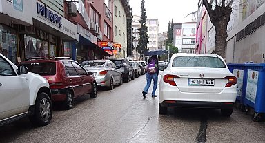 Bilecik'te duyarsız sürücü tüm trafiği kitledi
