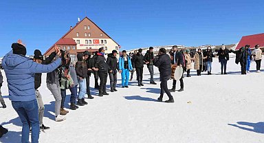 Bingöl Üniversitesi'nden 2'inci Hesarek Kar Festivali etkinliği