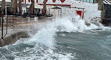 Bodrum'da feribot seferlerine fırtına engeli