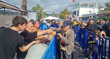 Bodrum'daki festivalde 3 ton hamsi dağıtıldı