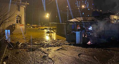 Borçka'da sel nedeniyle 4 bina tahliye edildi, 10 araç zarar gördü