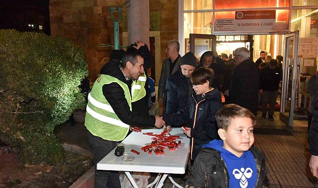 Bozüyük Belediyesi'nden Berat Kandili'nde şeker ikramı