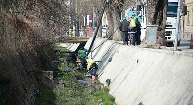 Bozüyük'te kanal temizliği