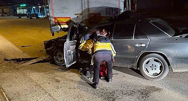 Bozüyük'te otomobil tıra arkadan çarptı; 1 kişi yaralandı