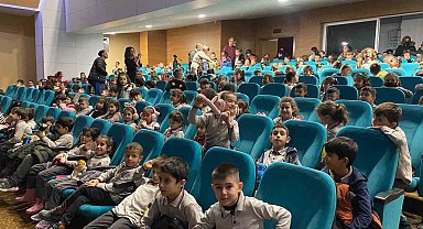 Bozüyük'te tiyatro izlemeyen çocuk kalmasın