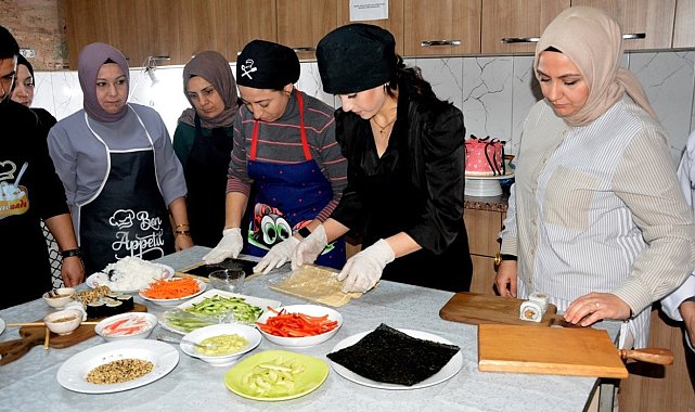 Bu kursta Türk ve Dünya mutfağının inceliklerini öğreniyorlar