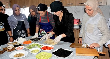 Bu kursta Türk ve Dünya mutfağının inceliklerini öğreniyorlar