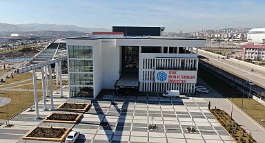 Bu üniversite kendi elektriğini üretiyor: Hem çevre korunuyor hem tasarruf sağlanıyor