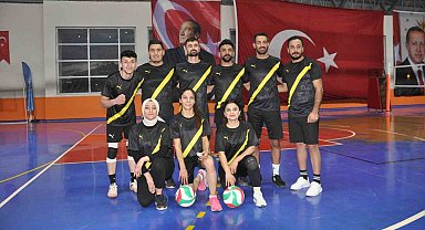 Bulanık'ta kurumlar arası voleybol turnuvası başladı