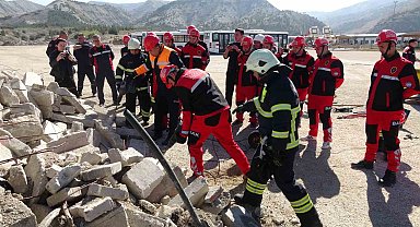 Burdur'da 150 profesyonel gönüllü ile arama kurtarma ekibi kuruldu