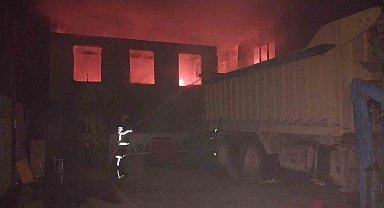 Burdur'da çıkan yangında 6 iş yeri zarar gördü