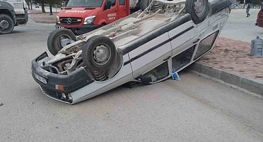 Burdur'da kamyon ile çarpışan otomobil takla attı: 1 yaralı