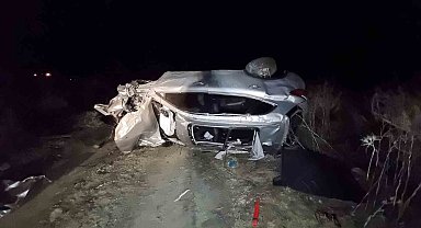 Burdur'da kontrolden çıkan otomobil şarampole devrildi: 2 ölü, 1 ağır yaralı