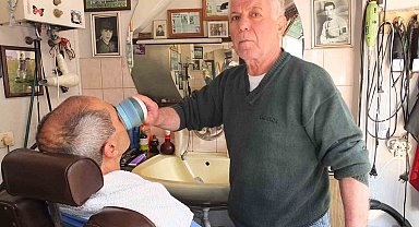 Burhaniye'de 50 yıldır berberlik yapıyor