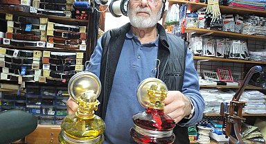 Burhaniye'de eski yılların gaz lambaları ilgi gördü