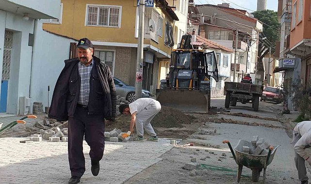 Burhaniye'de yol sevinci