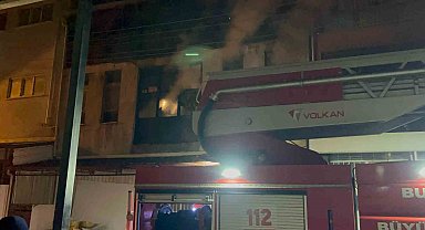 Bursa'da mobilya imalathanesinde yangın