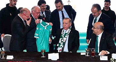 Bursaspor Başkanı Bür'ün, Cumhurbaşkanı Erdoğan'la görüşmesi camiada heyecan oluşturdu