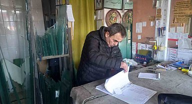 Burslarla onlarca öğrenci okuttu