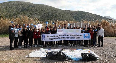 Büyükler kirletti, çocuklar temizledi