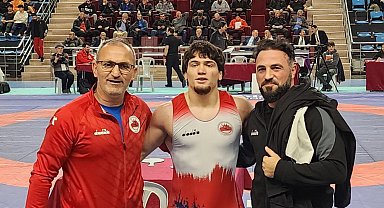 Büyükşehir güreş takımından iki derece