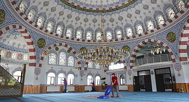 Camilerin güneş enerji sistemleri yenilendi, temizlikler 2 haftaya çıkarıldı