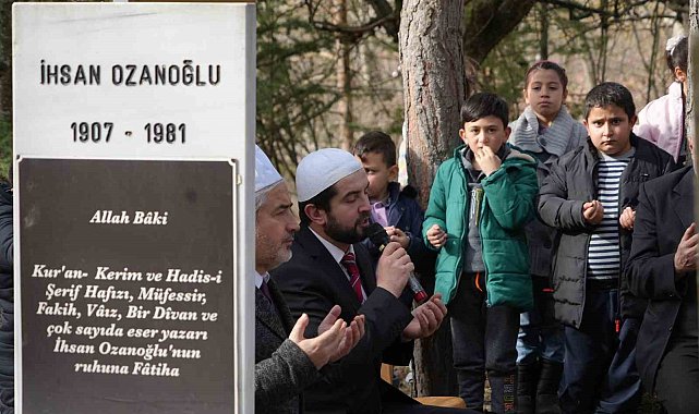 Çanakkale Türküsü'nün yazarı Halk Ozanı İhsan Ozanoğlu kabri başında anıldı