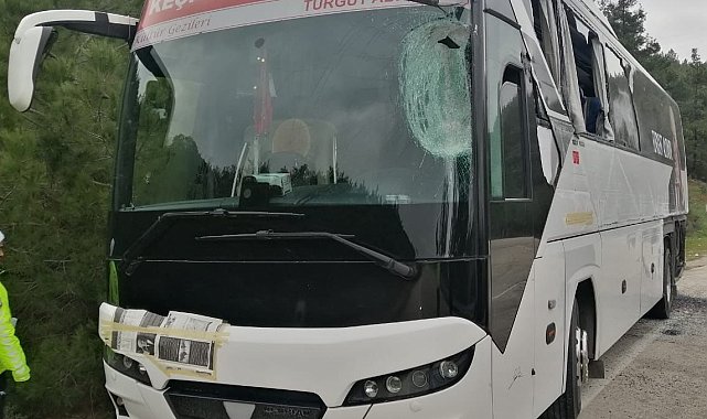 Çanakkale'de tur otobüsü ile midibüs çarpıştı