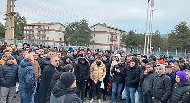 Çelikler Holding'e ait termik santrallerinde çalışan yüzlerce işçi eylem yaptı