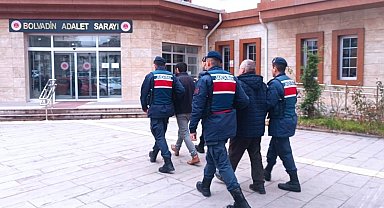 Çeşitli suçlardan aranan 2 şahsı jandarma yakaladı