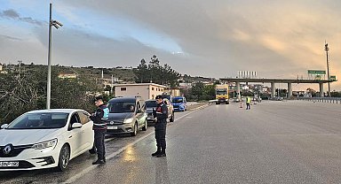 Çeşme'de aranan 52 kişi yakalandı