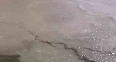 Çeşme'de sağanağın ardından dolu yağışı etkili oldu