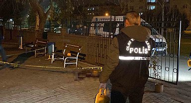 Çocuğunu almak için gittiği okulda bıçaklanmıştı, hayatını kaybetti