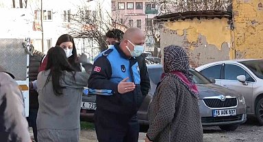 Çöp evi boşaltılan kadın sinir krizi geçirdi, kendisini sakinleştirmek isteyen polislere saldırdı
