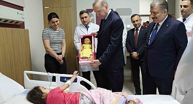 Cumhurbaşkanı Erdoğan açılışını yaptığı hastanede tedavi gören çocukları ziyaret etti