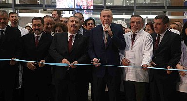 Cumhurbaşkanı Erdoğan: "85 milyon, asrın birlikteliğini sergileyerek şehirlerimizi en kısa sürede ayağa kaldırmanın yollarını arayacağız"