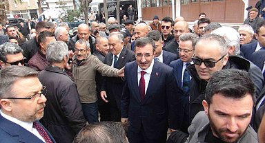 Cumhurbaşkanı Yardımcısı Cevdet Yılmaz'a büyük ilgi
