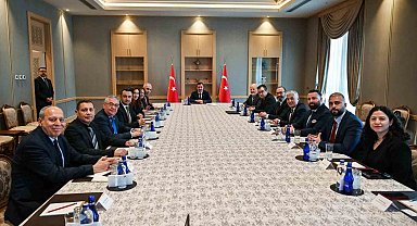 Cumhurbaşkanı Yardımcısı Yılmaz, ATİAD Başkanı ve yönetim kurulu üyeleriyle bir araya geldi