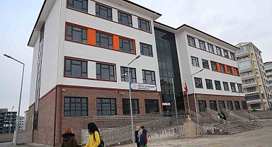 Cumhuriyetin 100. yılında yapımı tamamlanan okul, öğrencilerine kavuştu