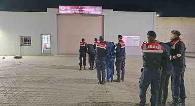 Darp ettikleri kişiye zorla 1 milyon liralık senet imzalatan 3 zanlı tutuklandı