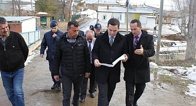 Demirözü Kaymakamı köy köy gezerek vatandaşların sorunlarını dinliyor
