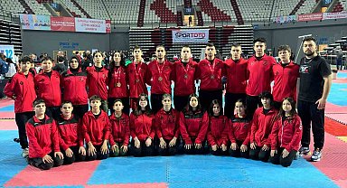 Denizlili Kick Boks takımı 2 Türkiye şampiyonluğu aldı