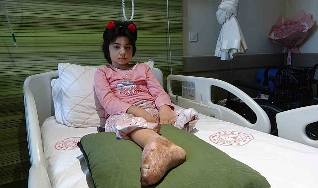 Depremde ayaklarını kaybeden Aysima'nın tek isteği öğretmen