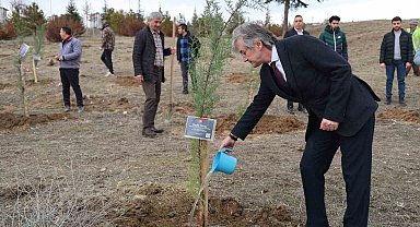 Depremde hayatını kaybeden öğrenciler anısına fidan dikildi