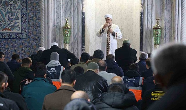 Depremde hayatını kaybedenler dualarla anıldı